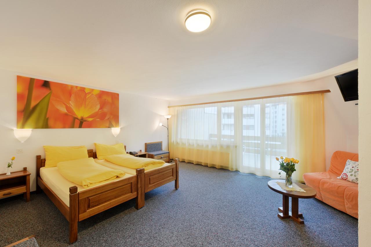 Schlosshotel - Self Check-In Hotel Бриг Екстериор снимка