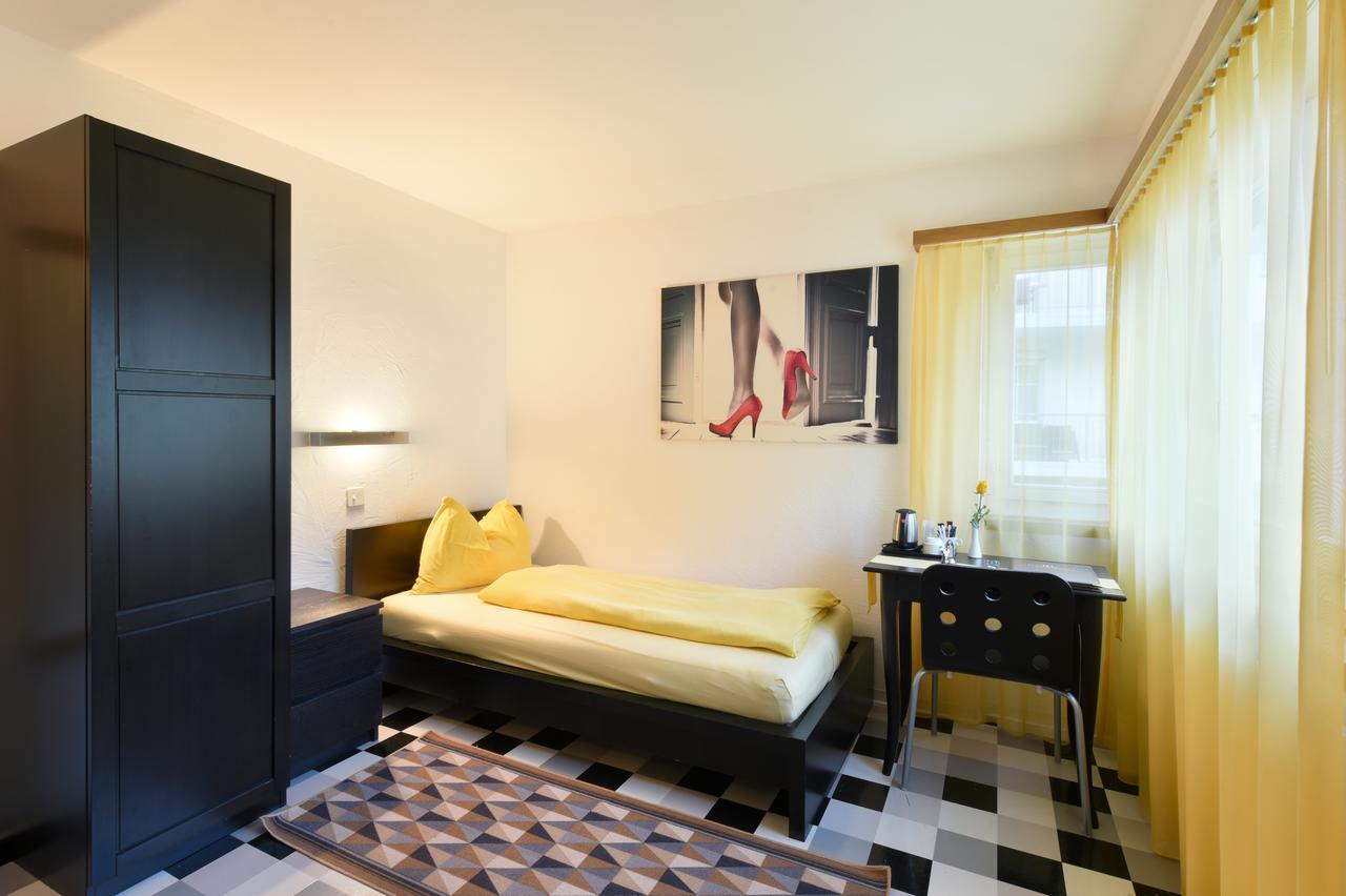 Schlosshotel - Self Check-In Hotel Бриг Екстериор снимка