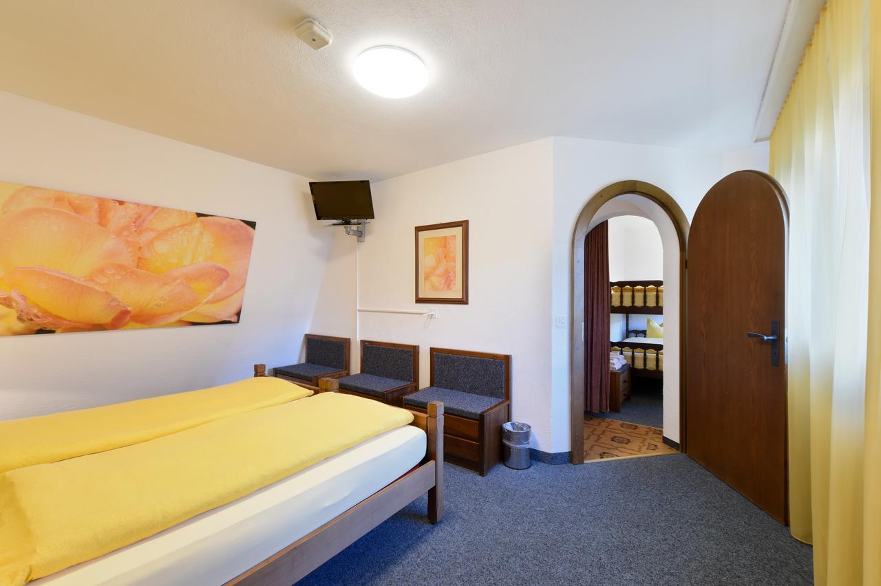 Schlosshotel - Self Check-In Hotel Бриг Екстериор снимка