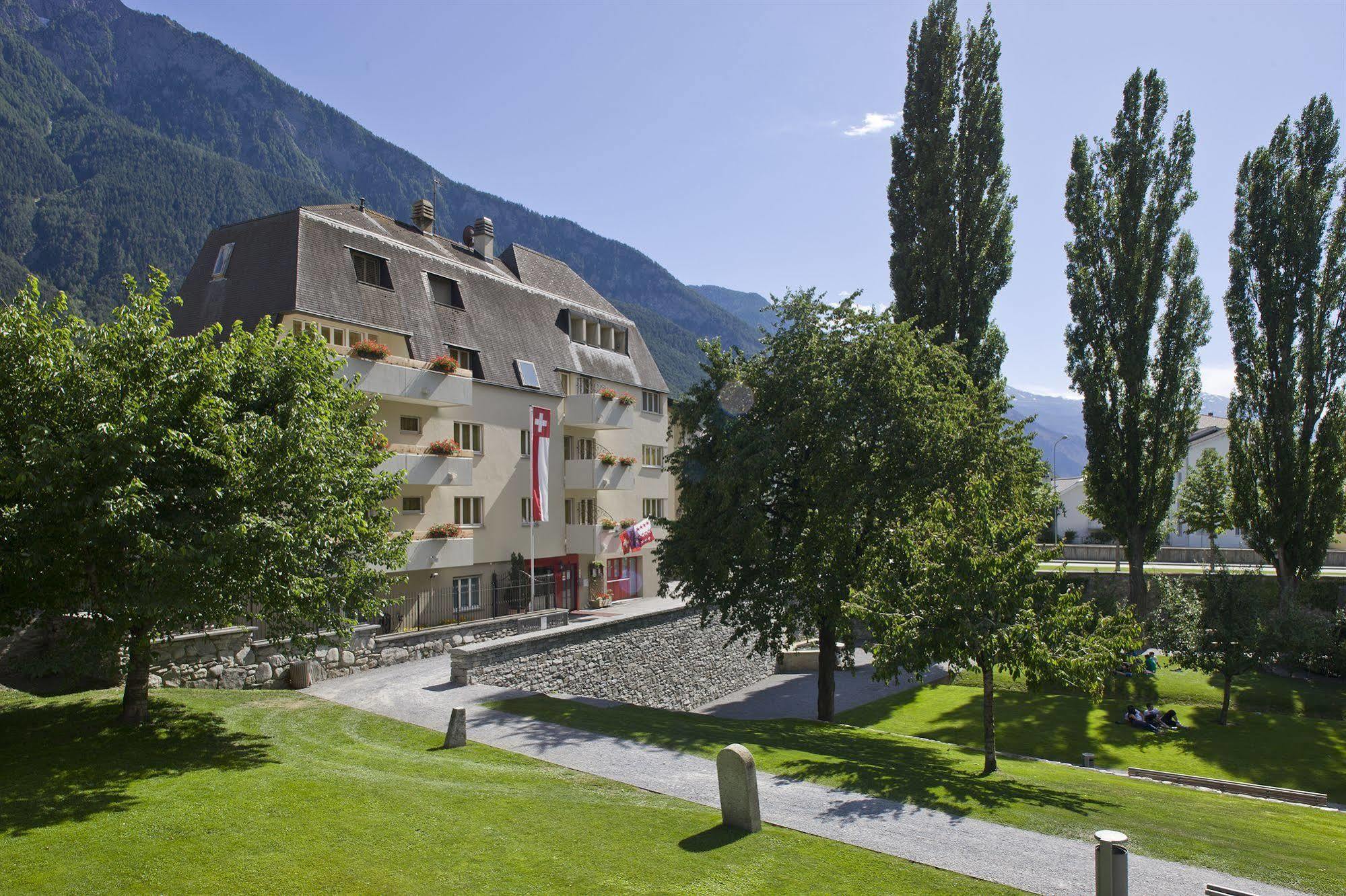 Schlosshotel - Self Check-In Hotel Бриг Екстериор снимка