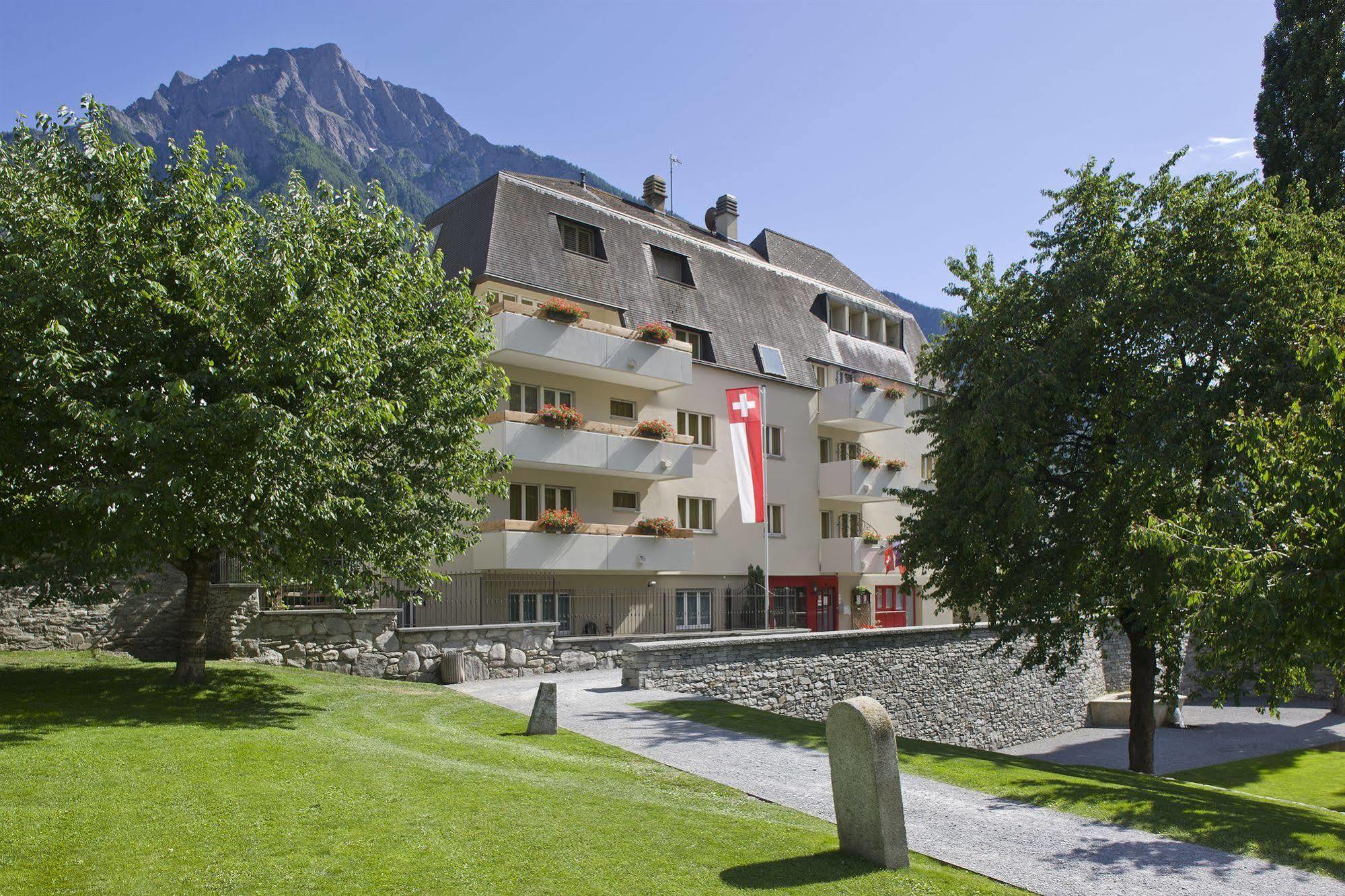 Schlosshotel - Self Check-In Hotel Бриг Екстериор снимка