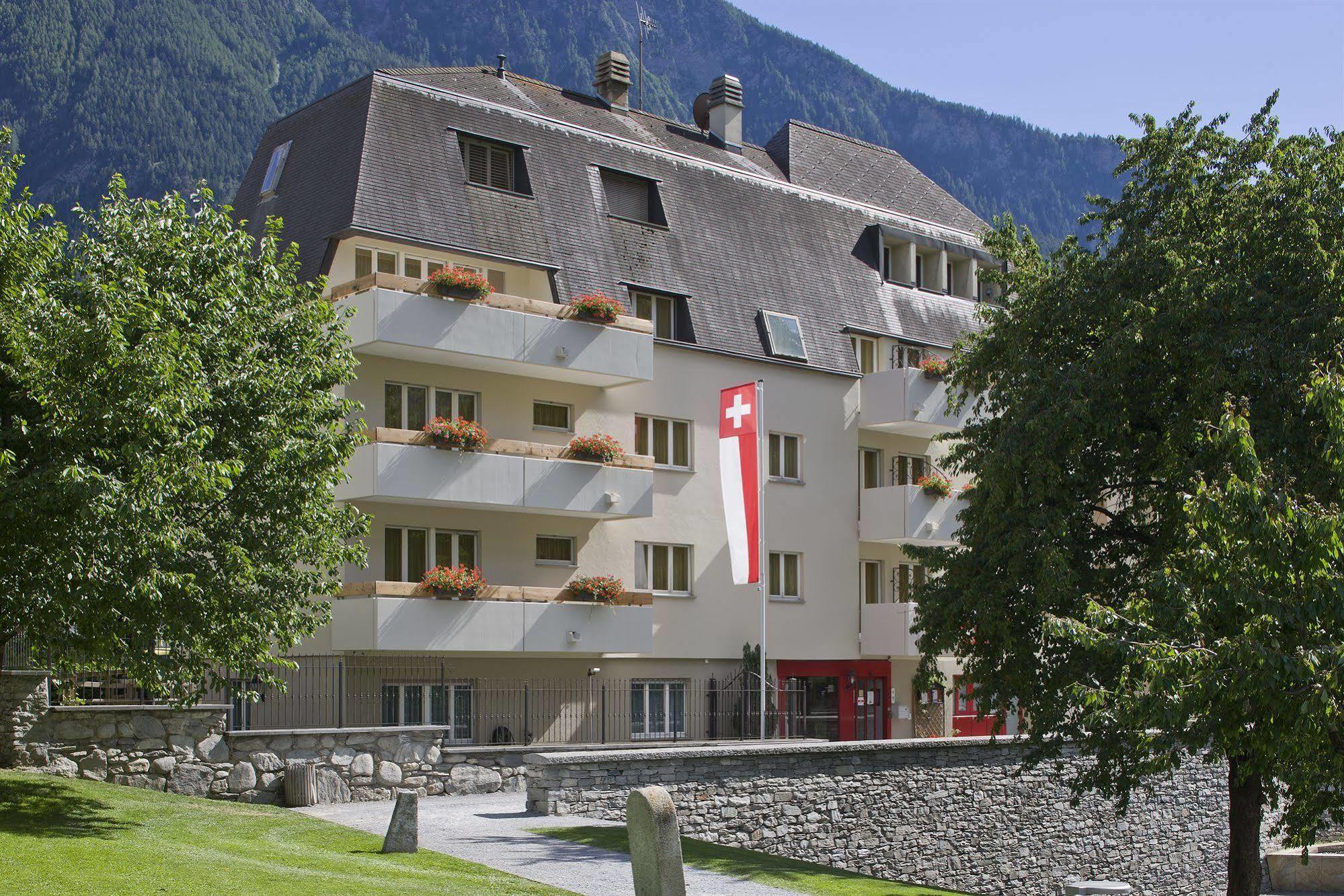 Schlosshotel - Self Check-In Hotel Бриг Екстериор снимка